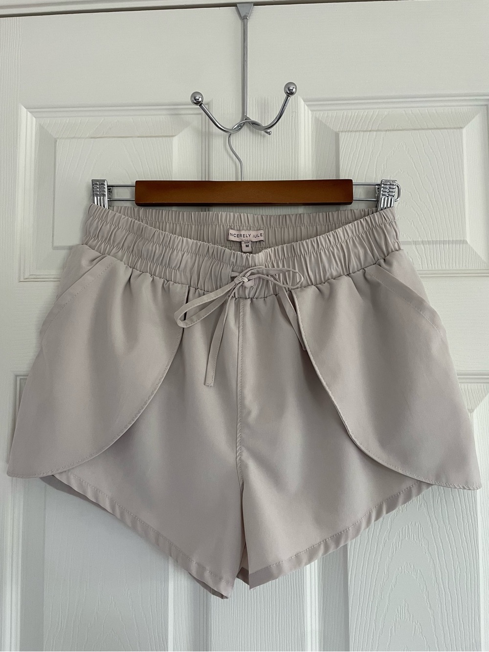 Sincerely Jules Beige Layered Athletic Running Shorts Size M Athleisure Pilates
